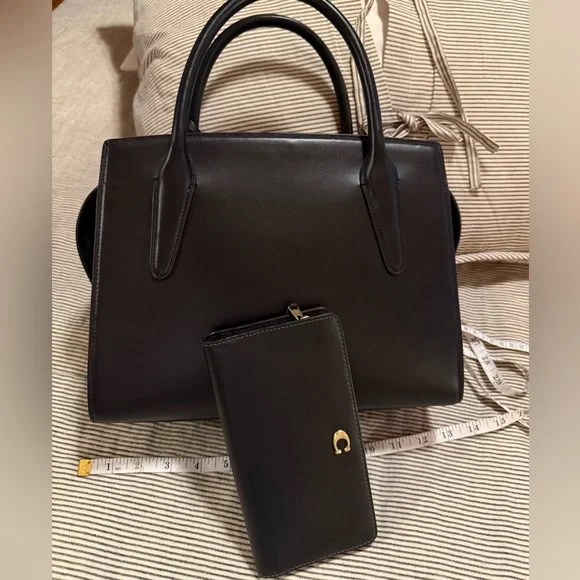 Coach Large Andrea Carryall with Wallet - Picture 4 of 10